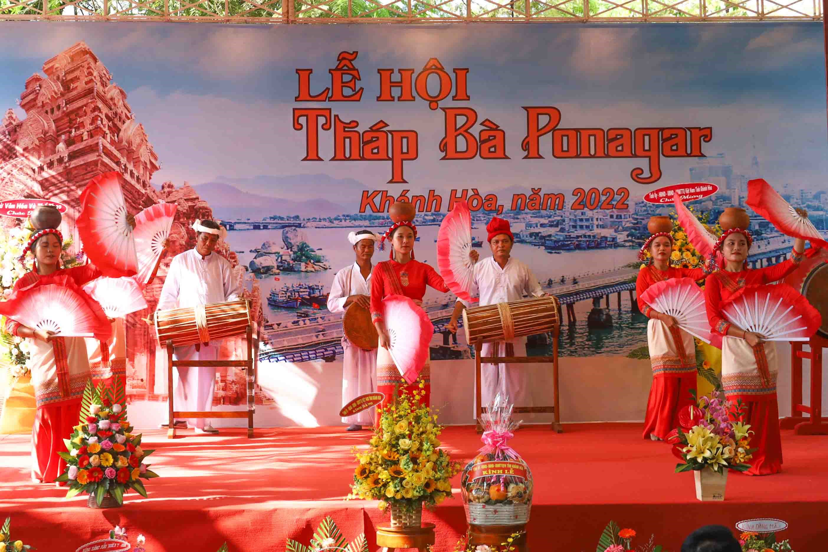 mua-cham-mung-khai-mac-le-hoi mua-cham-mung-khai-mac-le-hoi